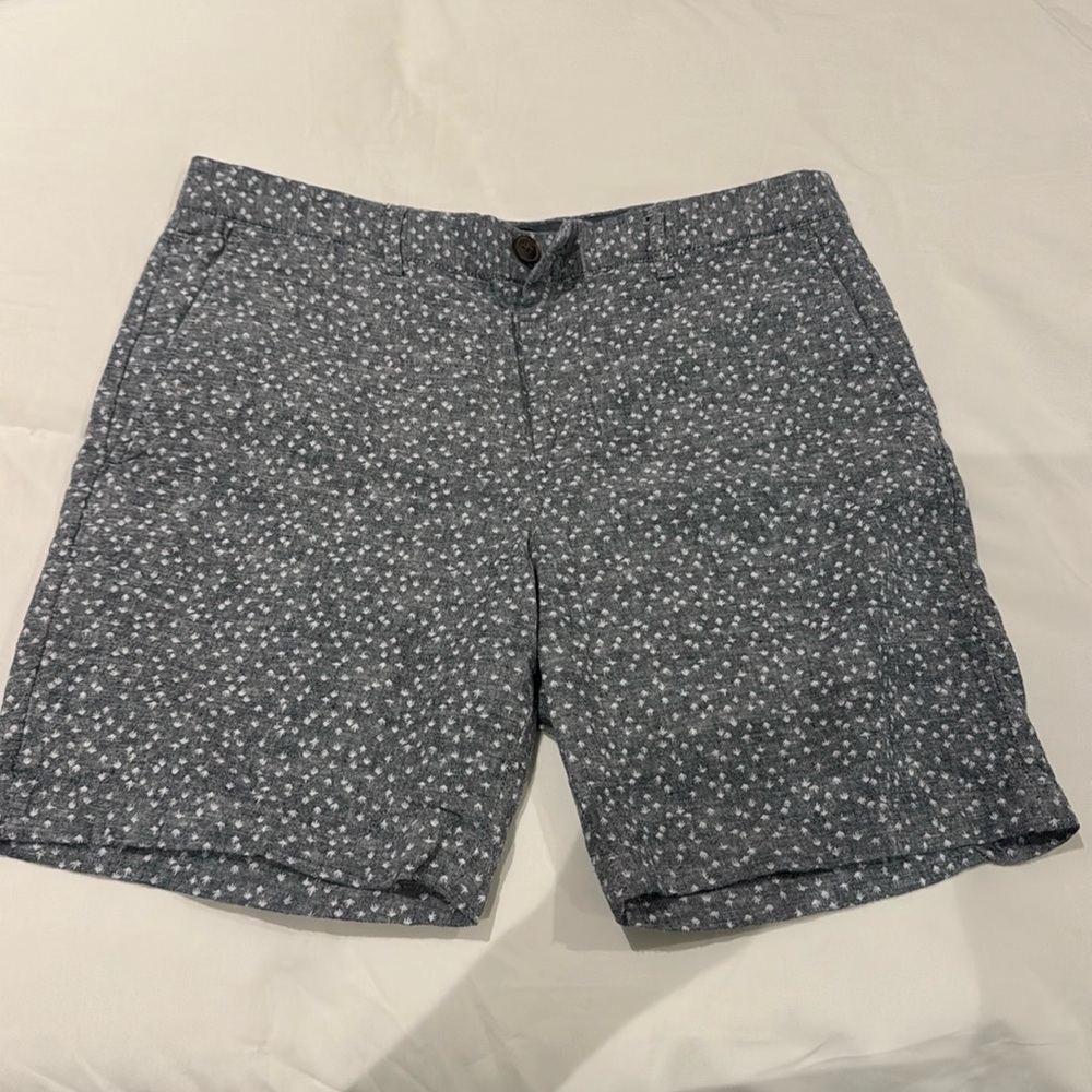Club Monaco Light Grey Patterned Shorts, 30” W, 5” L